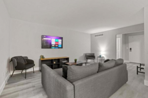 Tranquil Two-Bedroom Two-Bathroom Escape - Rochester Hills